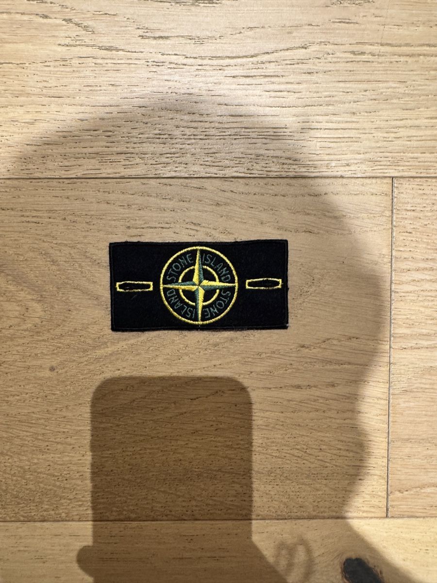 Stone Island Toppe: Stone Island Badge – Usato da Uitikon Waldegg venduto da timbo_17