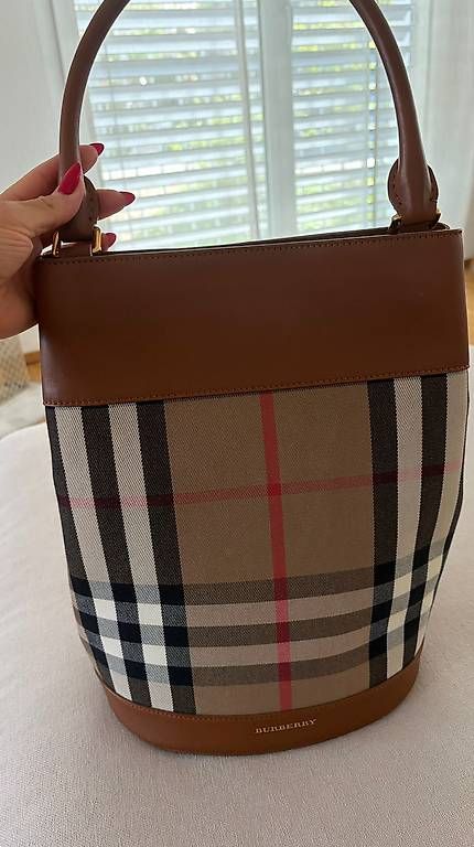 Taschen für Damen: Burberry Tasche – Gebraucht aus Schneisingen von tini_elle