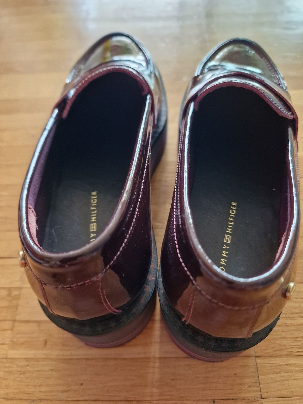 Tommy Hilfiger Damenschuhe: Tommy Hilfiger Lack Loafer, Gr. 38 – Gebraucht aus Lindau von Seepferd33 1