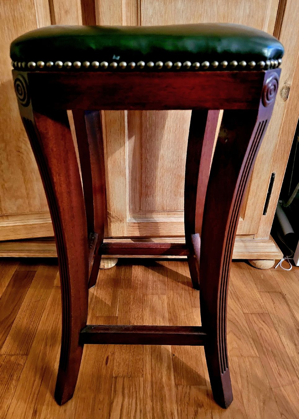 Chesterfield Sgabelli: CHESTERFIELD BAR HOCKER! – Nuovo (secondo la descrizione) da Laupen BE venduto da AUSSIEGIRL1109 2