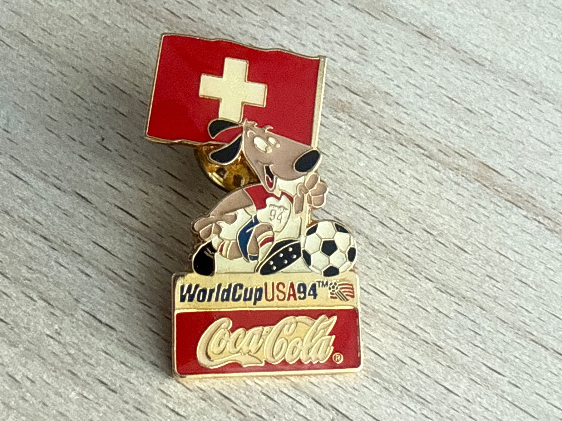 Coca-Cola Placchette & Badge: Pin Coca-Cola WM USA94 – Usato da Glattbrugg venduto da Schweigmatt