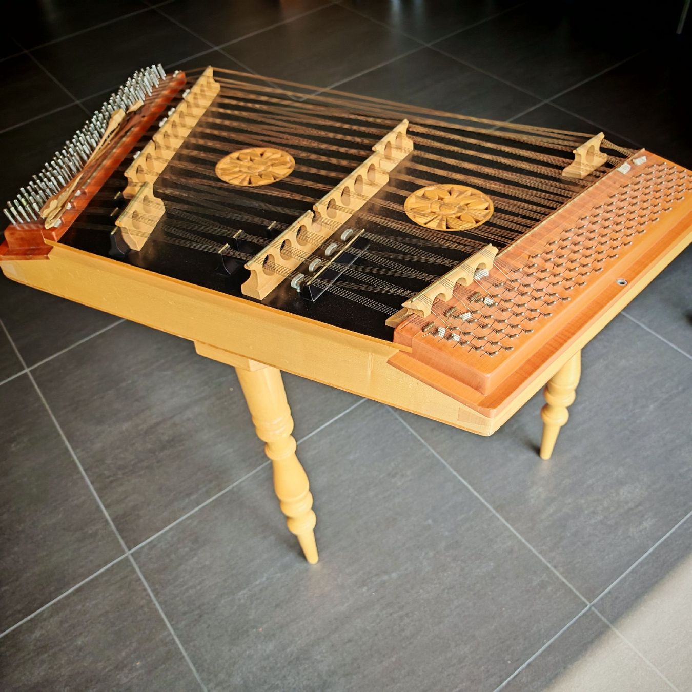 Strumenti musicali: Appenzeller Hackbrett von Werner Alder – Usato da Appenzell venduto da jositoja