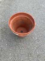 Blumentopf Terrakotta beschädigt Deko für Garten 