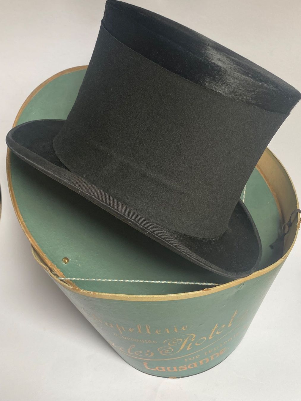 Hüte, Mützen & Caps: Offrez vous une pièce de musée, chapeau Piottet 1909 – Gebraucht aus Bex von glo_j5oz