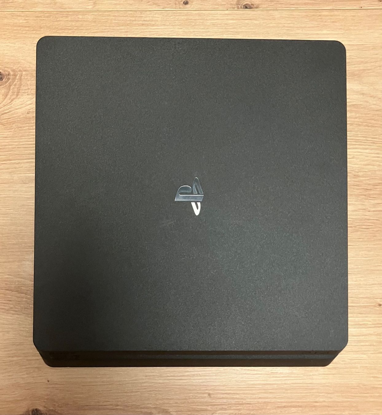 Sony Console: PS4 Slim Bundle 1TB – Usato da Einsiedeln venduto da fox_dnb7