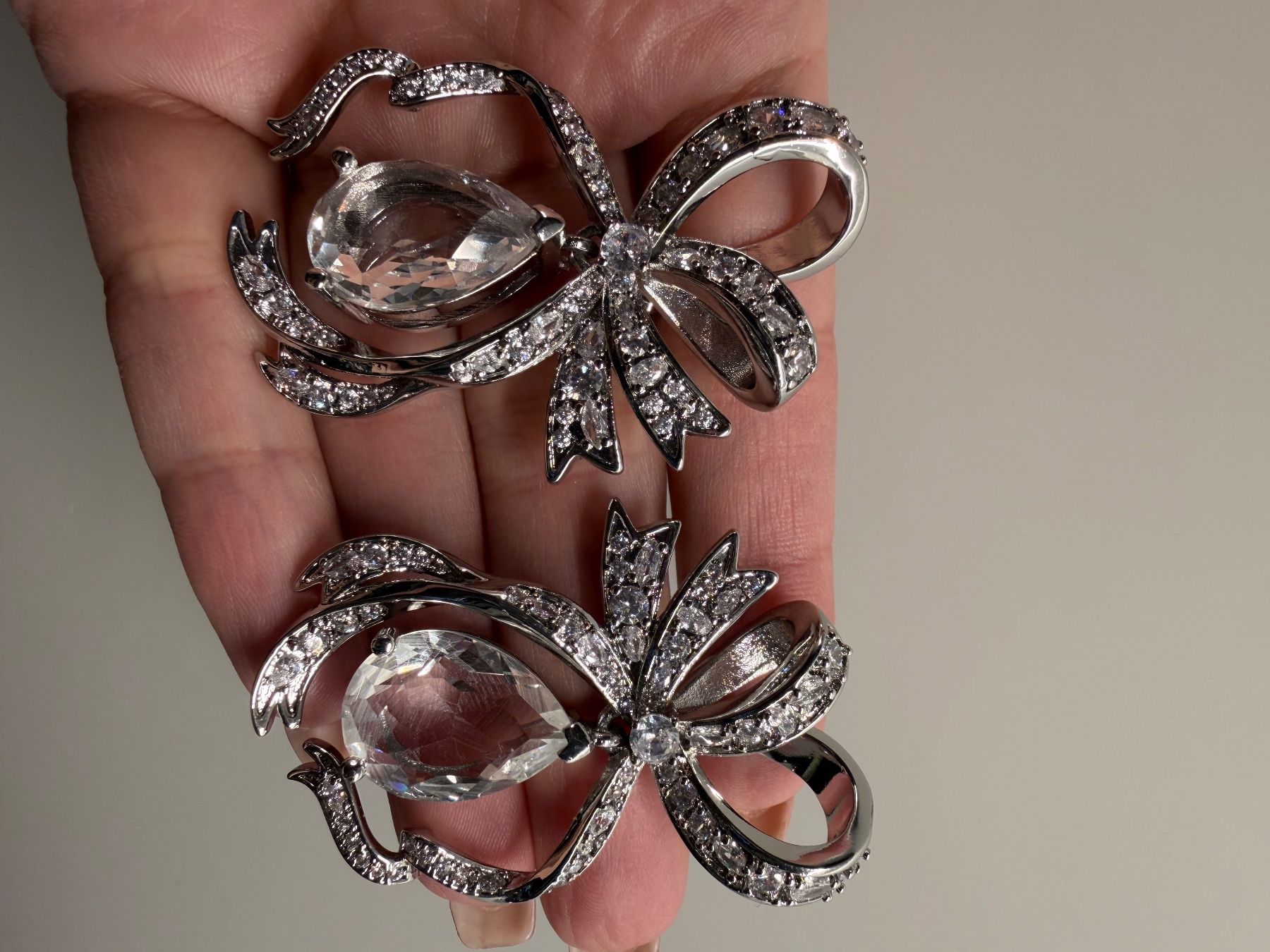 Swarovski Ohrringe & -stecker: Ring - Ohrringe Schleife  Grösse neuwertig – Gebraucht aus Solothurn von Monteaurora 5