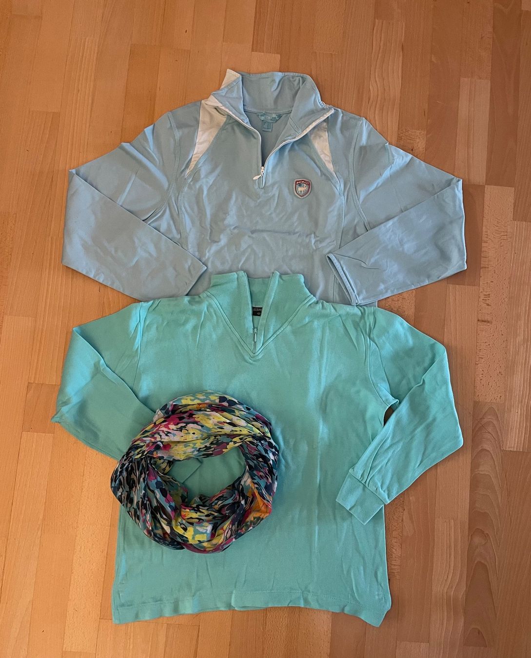 Pullover & Sweatshirts: Skiunterzieh-Pullover / 2 Stück / Grösse 40/42 / Rundschal – Gebraucht aus Winterthur von LESA1015