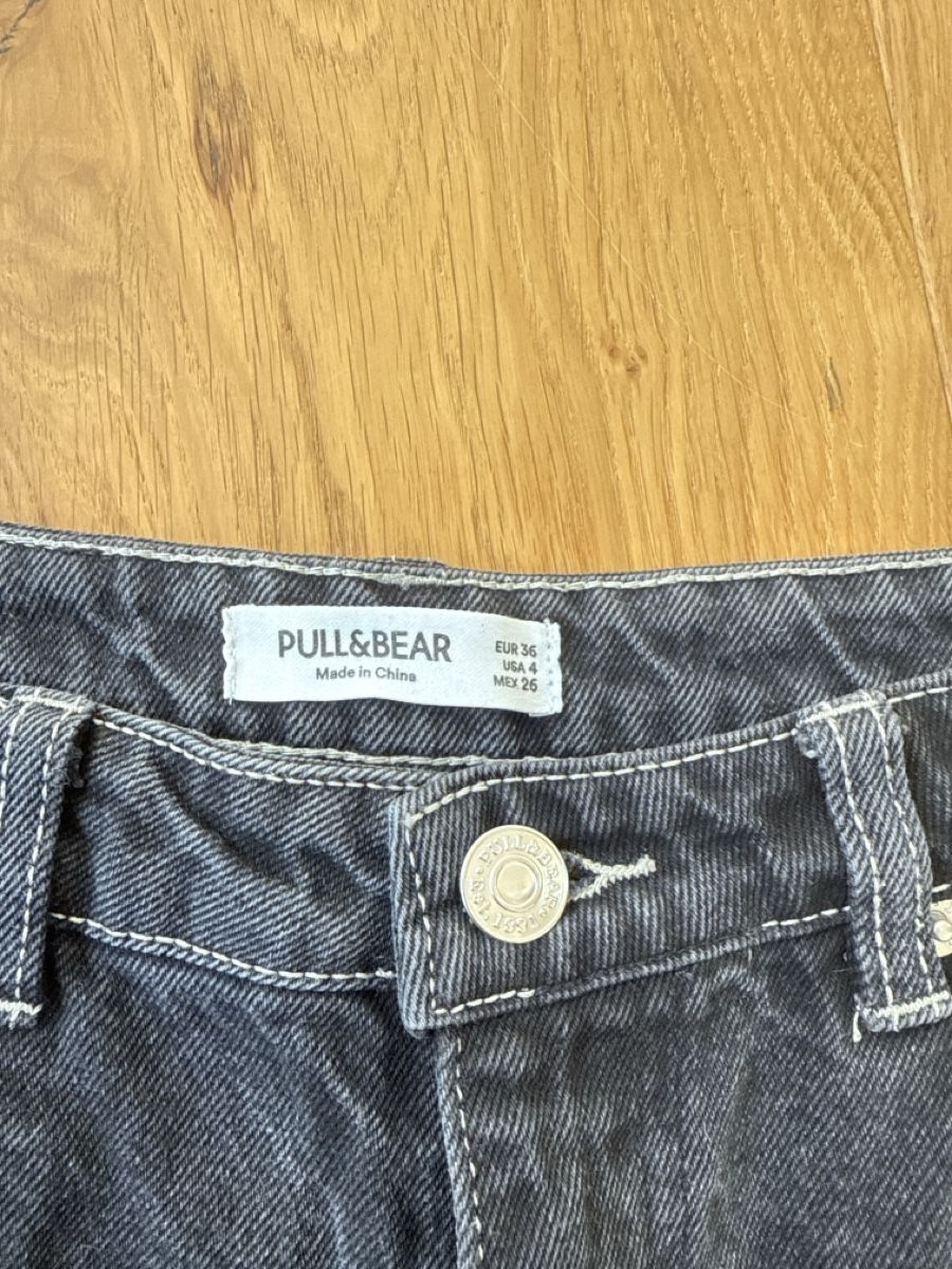 Pull&Bear Jeans: Pull&Bear Shorts, Gr. 36, Schwarz, Top Zustand! – Usato da Gelterkinden venduto da teddywidder 1