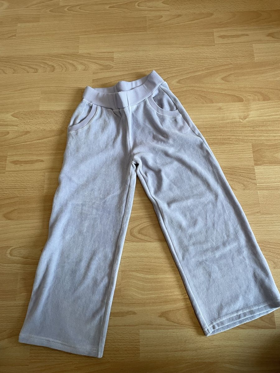 C&A Kleiderpakete & -sets: Mädchen Trainer, Hose Grösse 110 – Neu (gemäss Beschreibung) aus Chur von Tsambiko 4