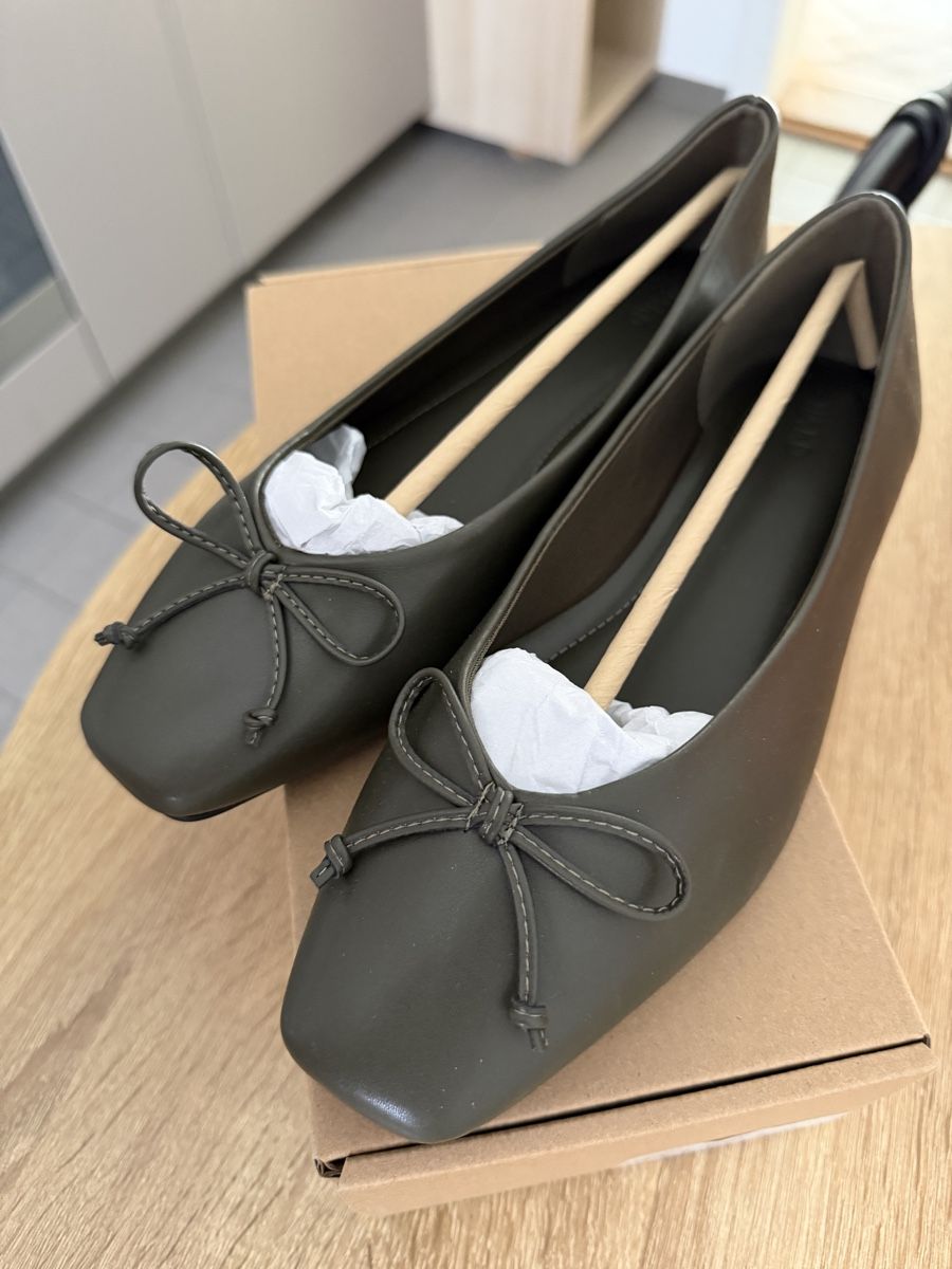 Scarpe da donna: Olive Ballerinas mit Schleife, Grösse 39 – Nuovo e nell'imballaggio originale da Bern venduto da Janne.KN 1