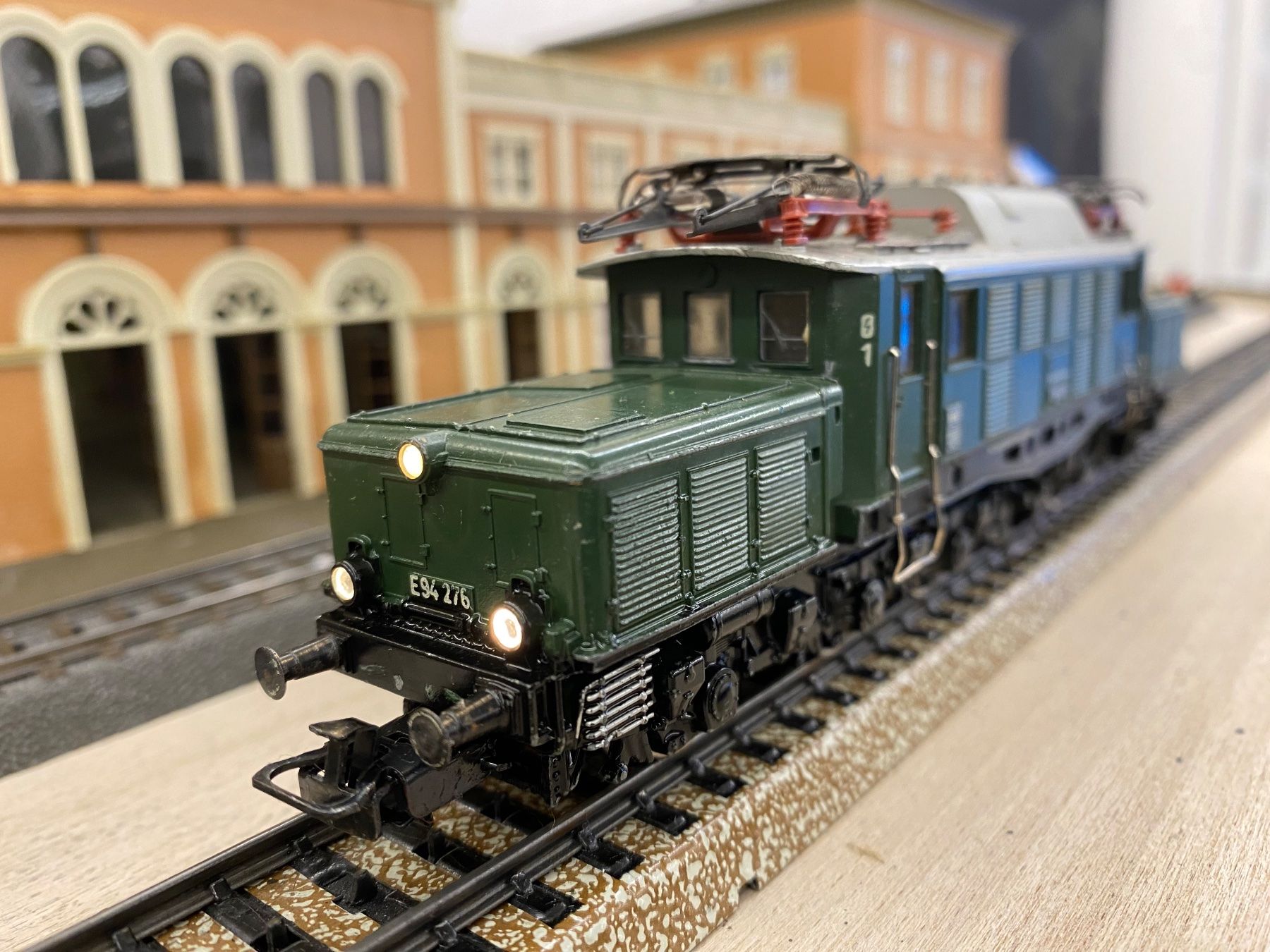 Märklin Modellini di ferrovie: Märklin 3022 DB BR 194 Krokodil – Usato da Lupsingen venduto da New-Haven