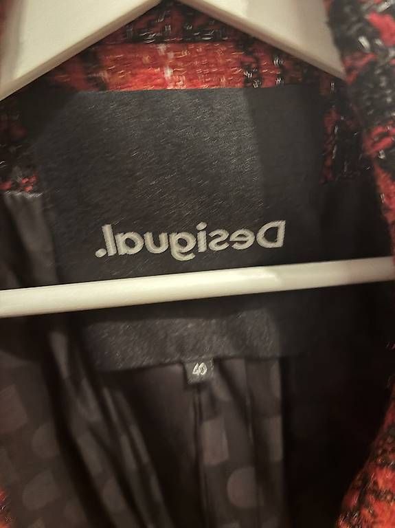 Cappotti: Mantel Desigual – Usato da Triesen venduto da besobeach5362 2