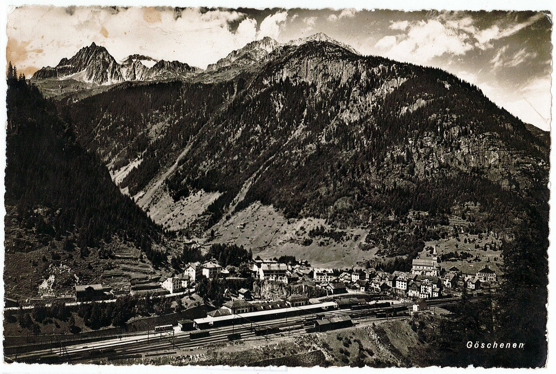 Cartoline postali: E 18 GÖSCHENEN Bahnhof – Usato da Fribourg venduto da philafri