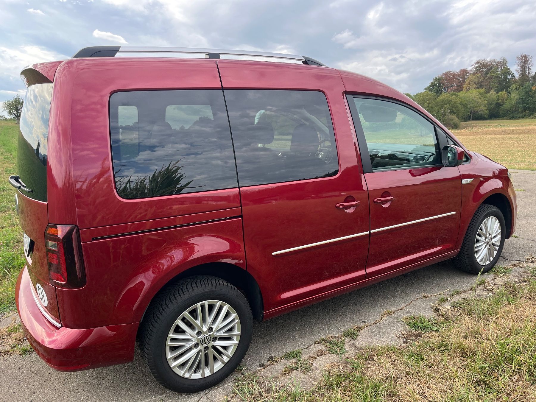 VW Autos: VW Caddy Highline 1.4 TSI – D'occasion à Nänikon par Delonghi 2