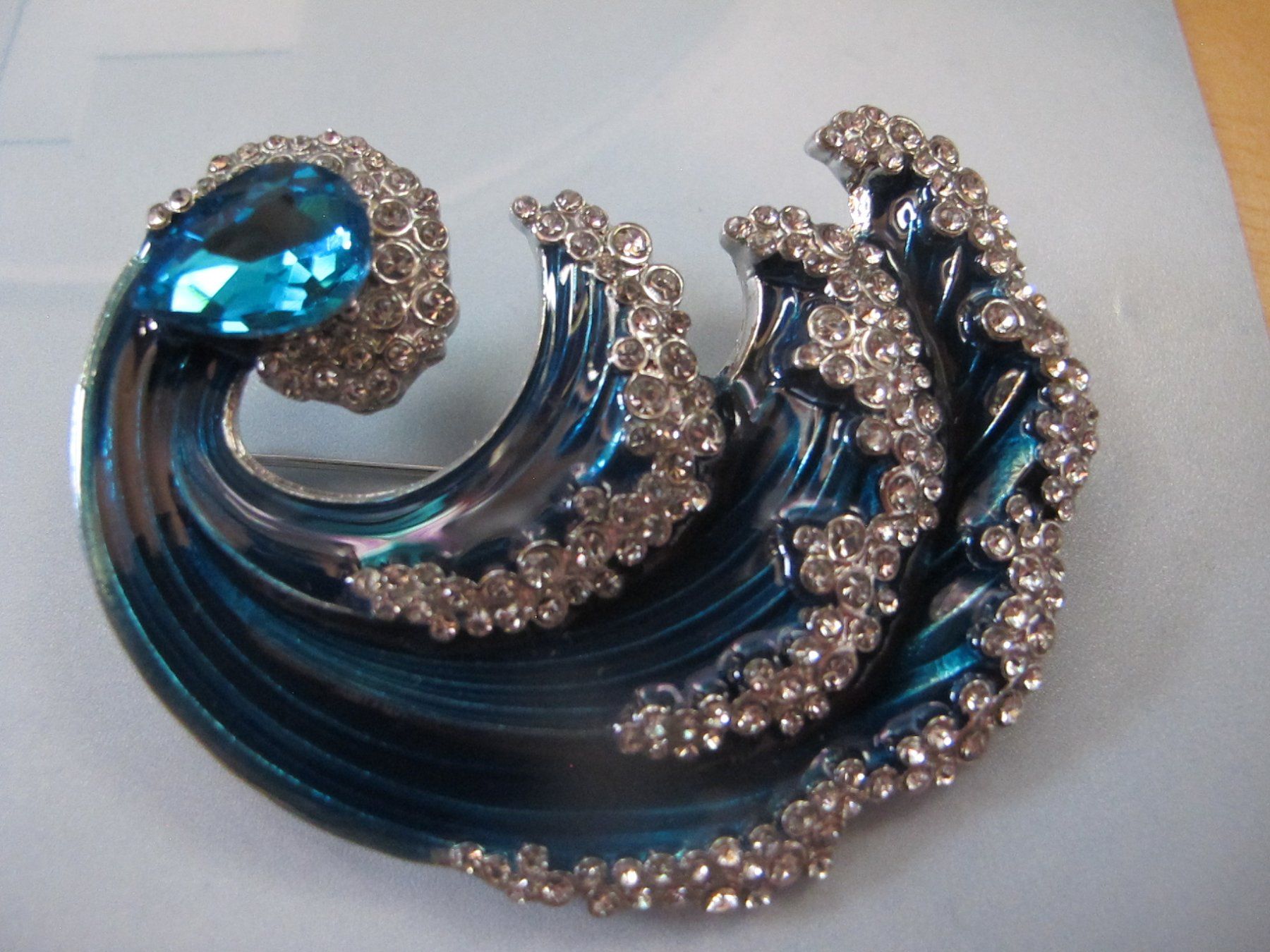Broschen & Nadeln: wunderschöne Brosche in Form einer Welle ca. 6 cm – Neu (gemäss Beschreibung) aus Löhningen von Chimae67 7