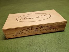 1 längliche, XL Weinkiste "Baron de L"mit Deckel