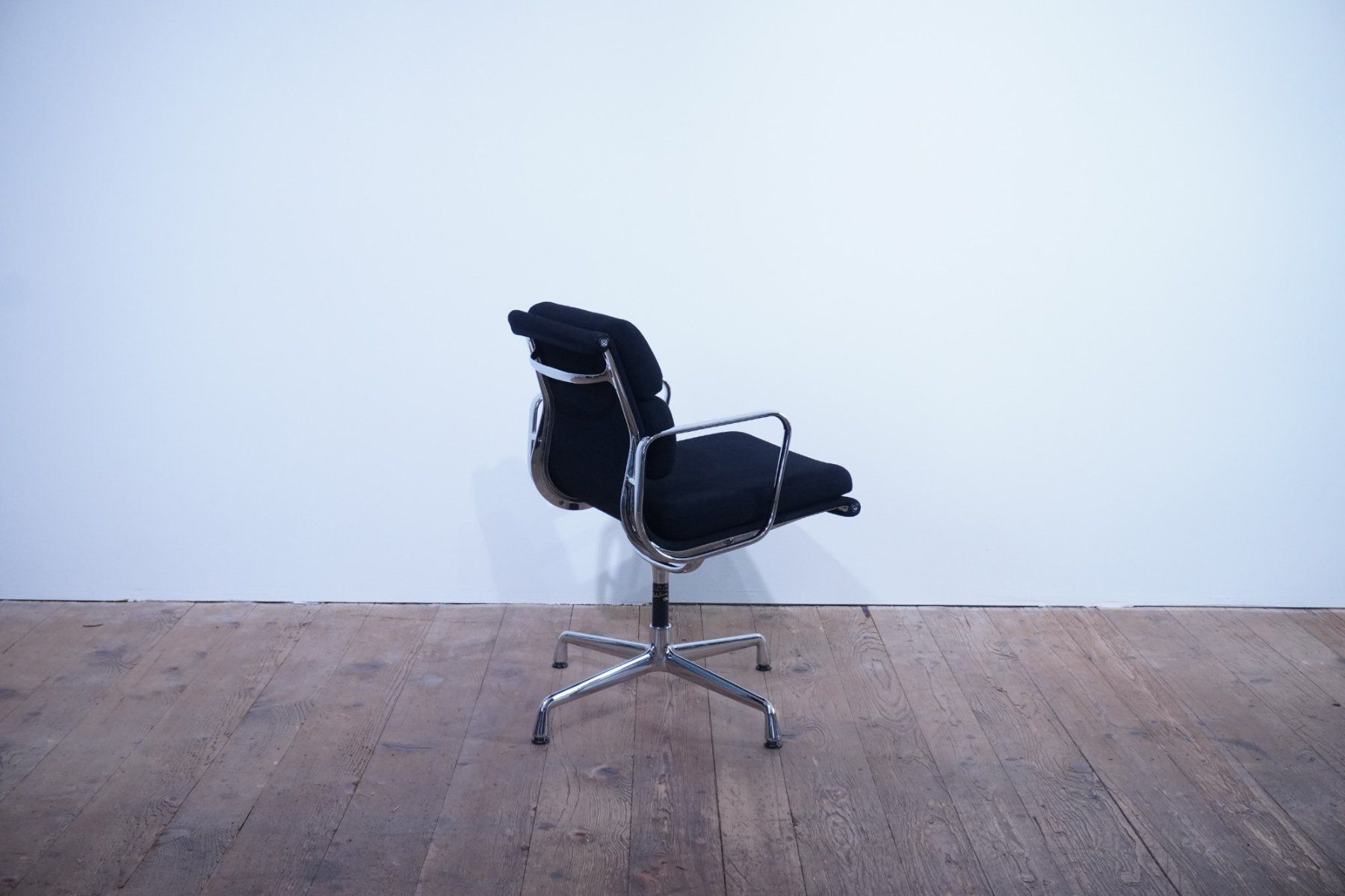 Vitra Sedie: Original Vitra Eames Soft Pad EA208 Stoff schwarz – Usato da Bad Zurzach venduto da QLASSIQ 4
