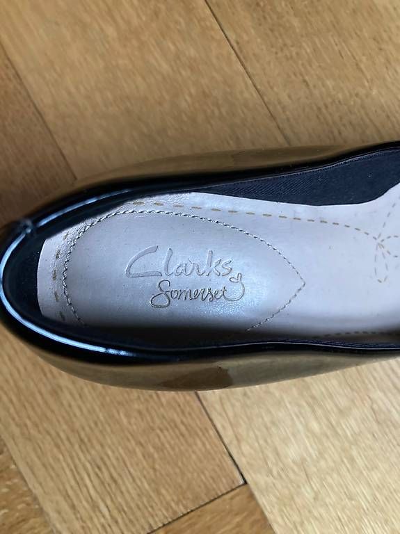 Chaussures femmes: Escarpins vernis Clarks – D'occasion à Lausanne par ste_6cmk 3