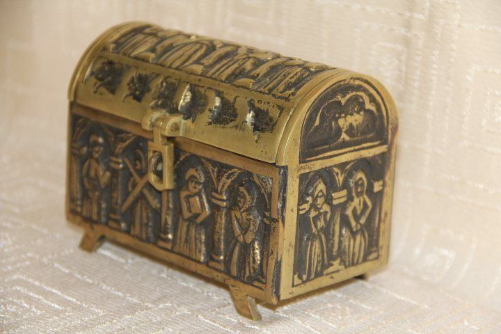 Coffres: Antique  coffret en bronze . – D'occasion à Praz (Vully) par pikuluka1 1