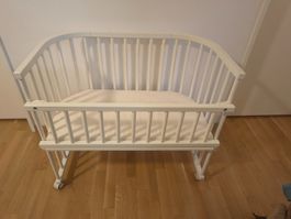 Babybett mit Rollen, weiss, sehr gut erhalten