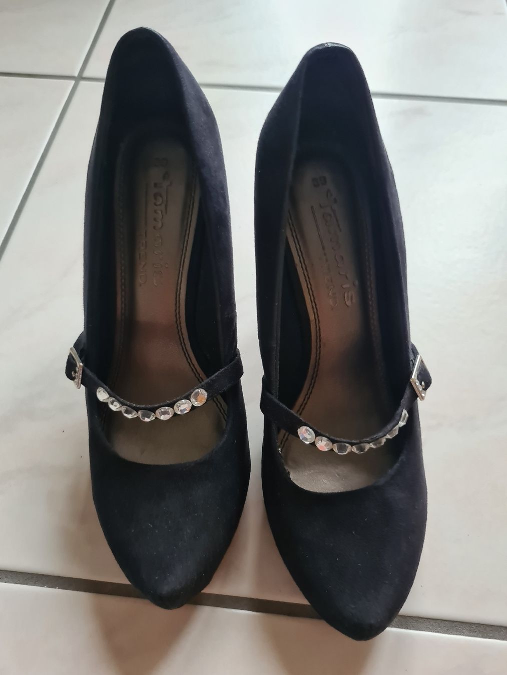 Scarpe da donna: Schwarze Tamaris Pumps Gr. 39, mit Strass – Usato da Ebikon venduto da Songbird85