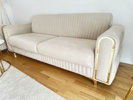 Sofa beige Samtstoff mit Goldakzenten guter Zustand