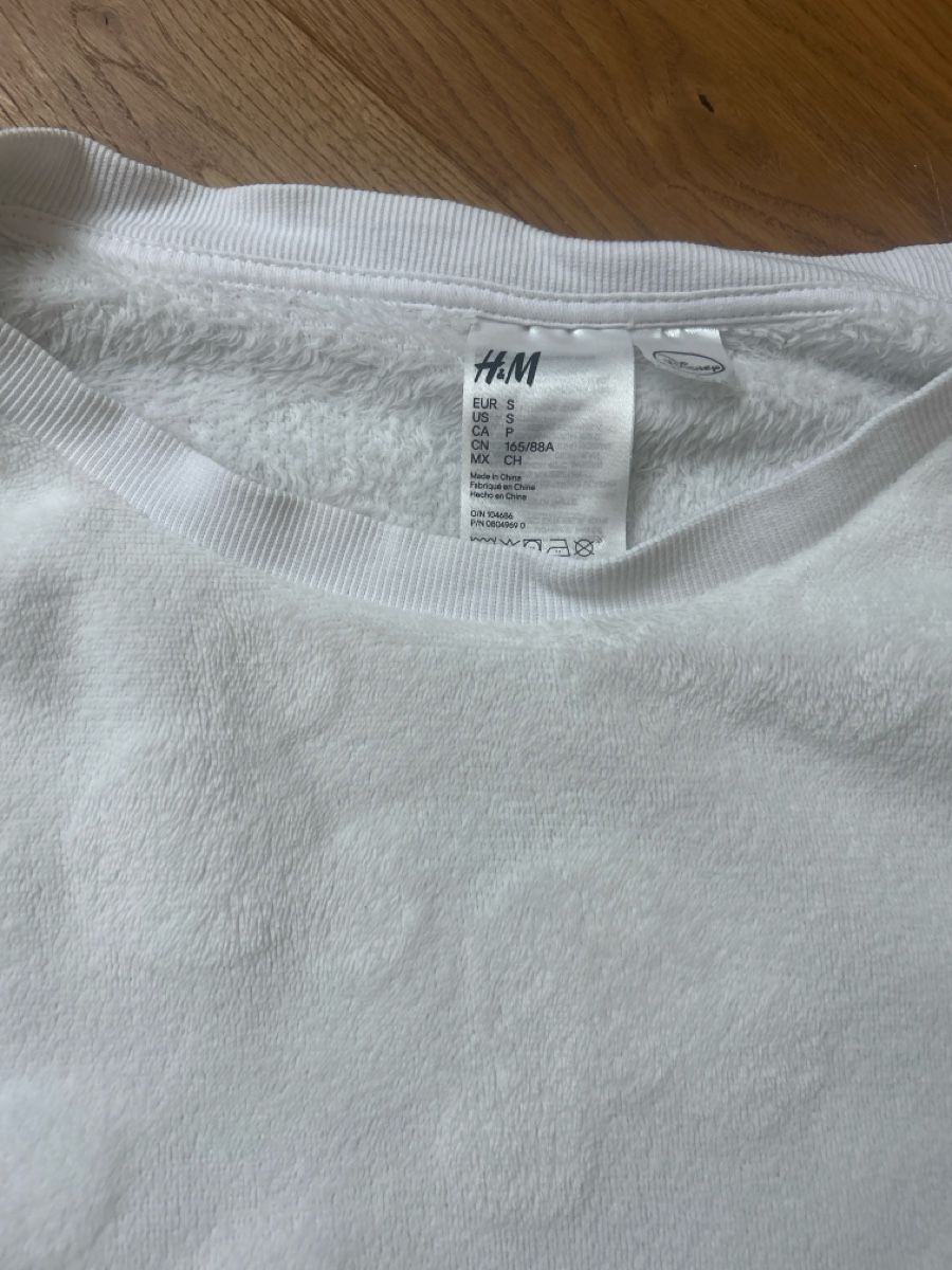 H&M Pullover & Sweatshirts: Flauschiger Pullover H&M Gr.S – Gebraucht aus Fraubrunnen von alne777 1