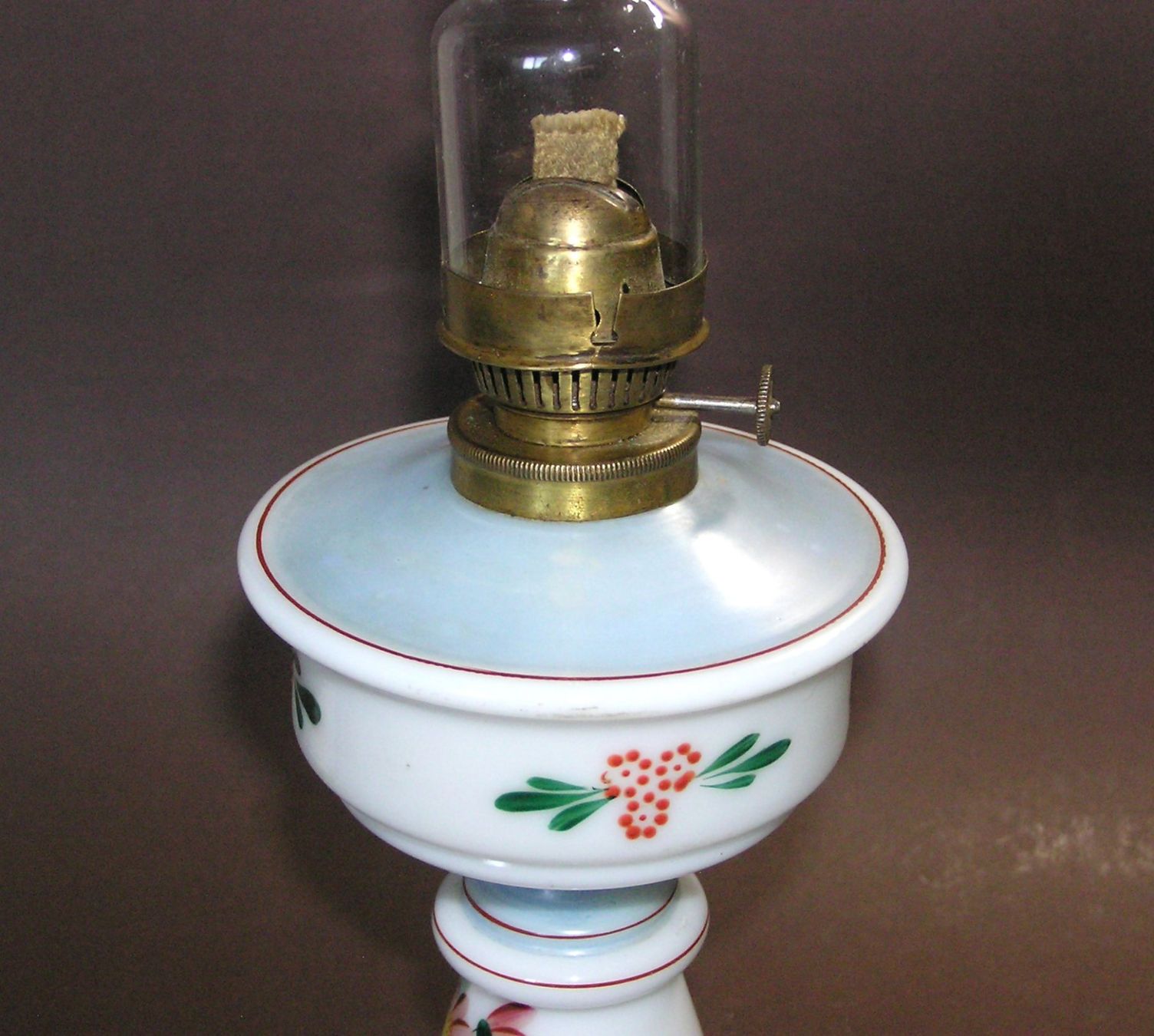 Lampade: Dekorative antike Petroleumlampe Opalglas 19.Jh. – Usato da Grenchen venduto da Antique-hunter 2