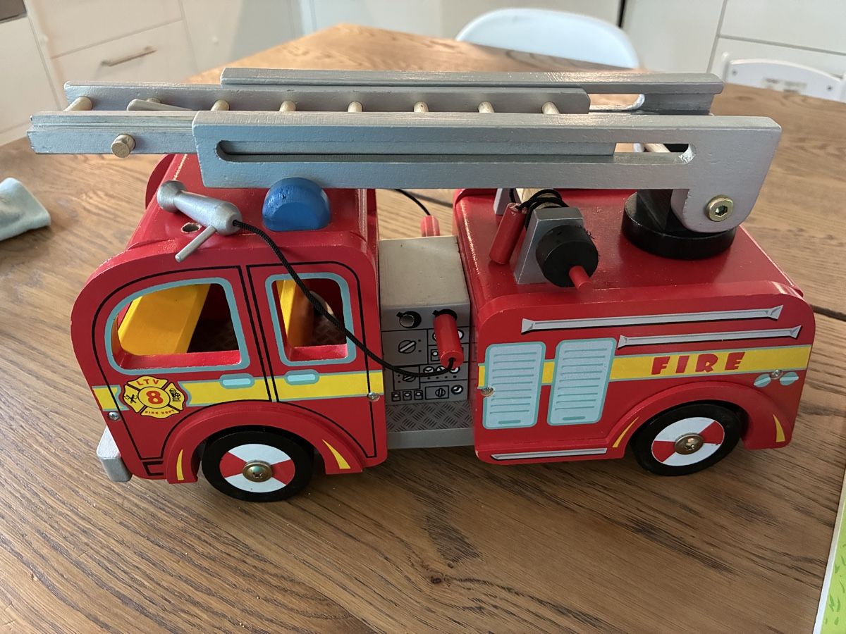 Spielhäuser: Feuerwehrstation mit Feuerwehrauto  – Gebraucht aus Saland von Francyherrera 6