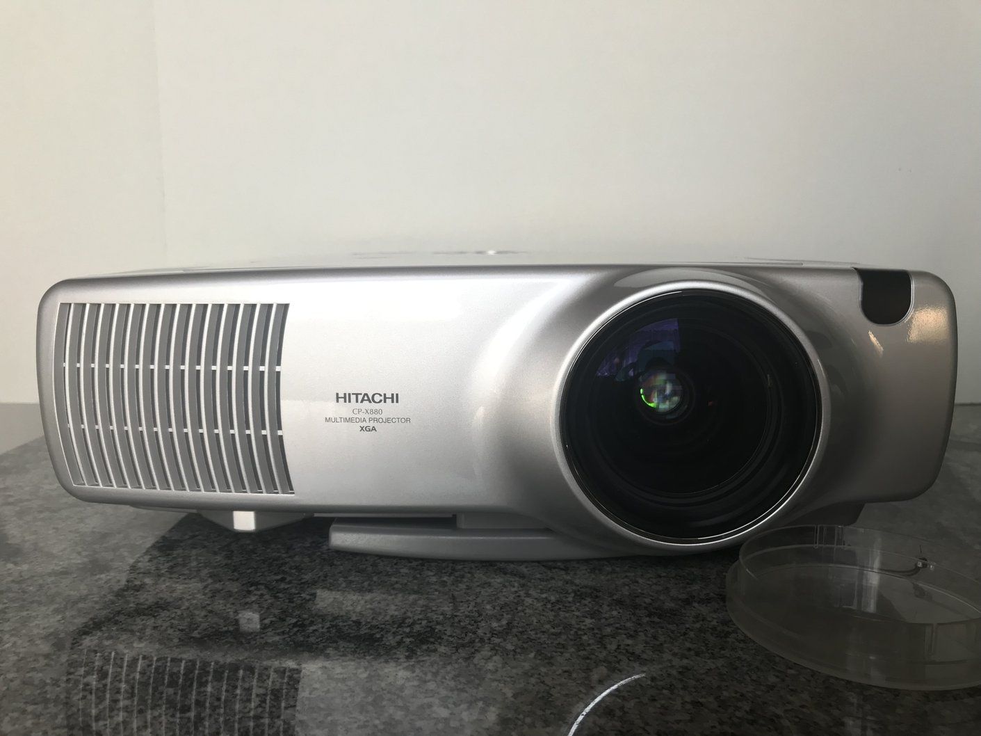 Hitachi Videoprojektoren: Projektor/Beamer Hitachi CP-X880 – Gebraucht aus Murgenthal von Leachjm
