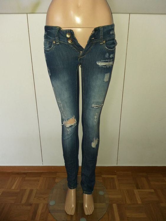 Jeans: Jeans LYLA LYLA  ALLEGRA  Taille / Grosse 32 CH ..... – Usato da Cossonay-ville venduto da Super-Price-Quality