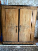 Schrank aus Holz