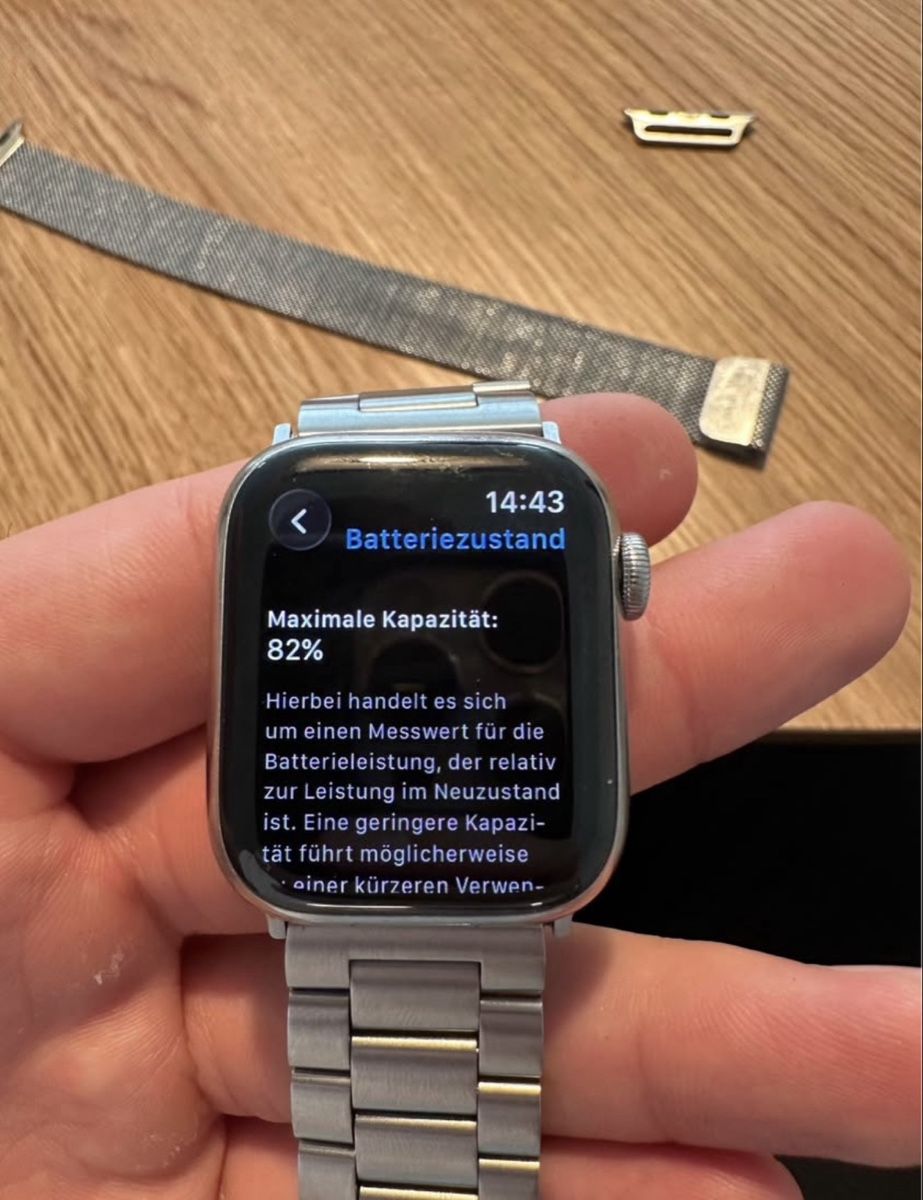 Apple Smartwatch: Apple Watch Series 8 41mm Silver Titan GPS + CEL – D'occasion à St. Gallen par F_s 2