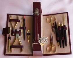 Vergoldetes Vintage-Maniküre-Set, Pfeilring, Solingen, Leder