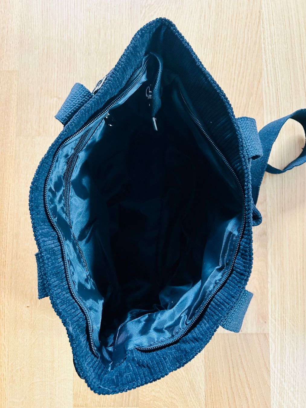 Borse da donna: Cord Tasche, schwarz mit vielen Fächer, neu – Nuovo (secondo la descrizione) da Ostermundigen venduto da Chuerbis 4
