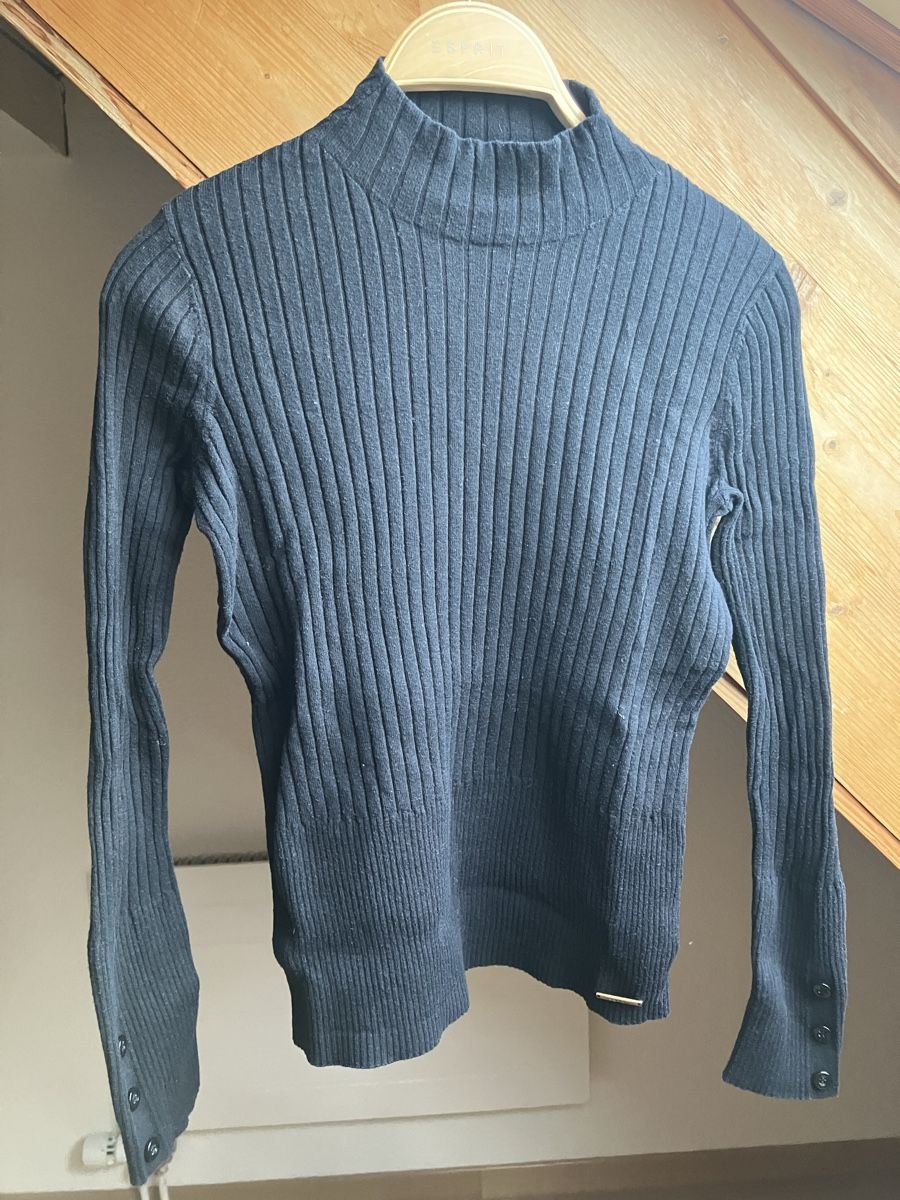 Esprit Pulls & Sweat-shirts: schwarzer Strickpullover XS – D'occasion à St. Gallen par andreav.