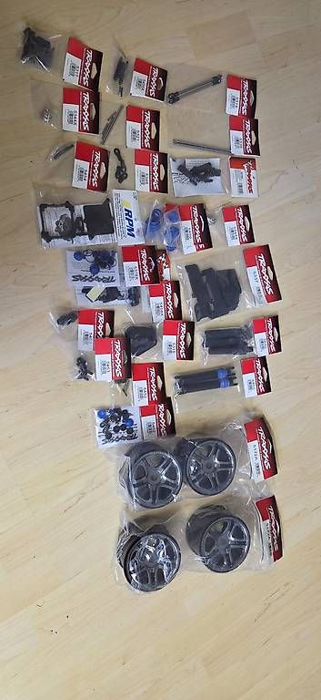 Modellismo RC: Traxxas Ersatzteile – Usato da Lauwil venduto da Fismen
