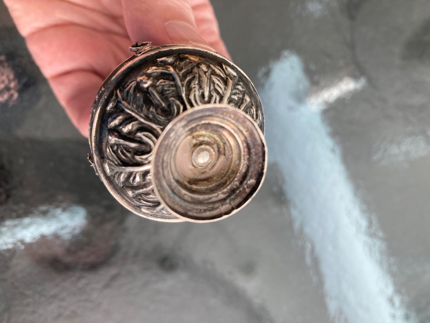 Flacons: Wunderbare Miniatur Weihwassergefäss Silber antik – D'occasion à Zürich par kostbares 7