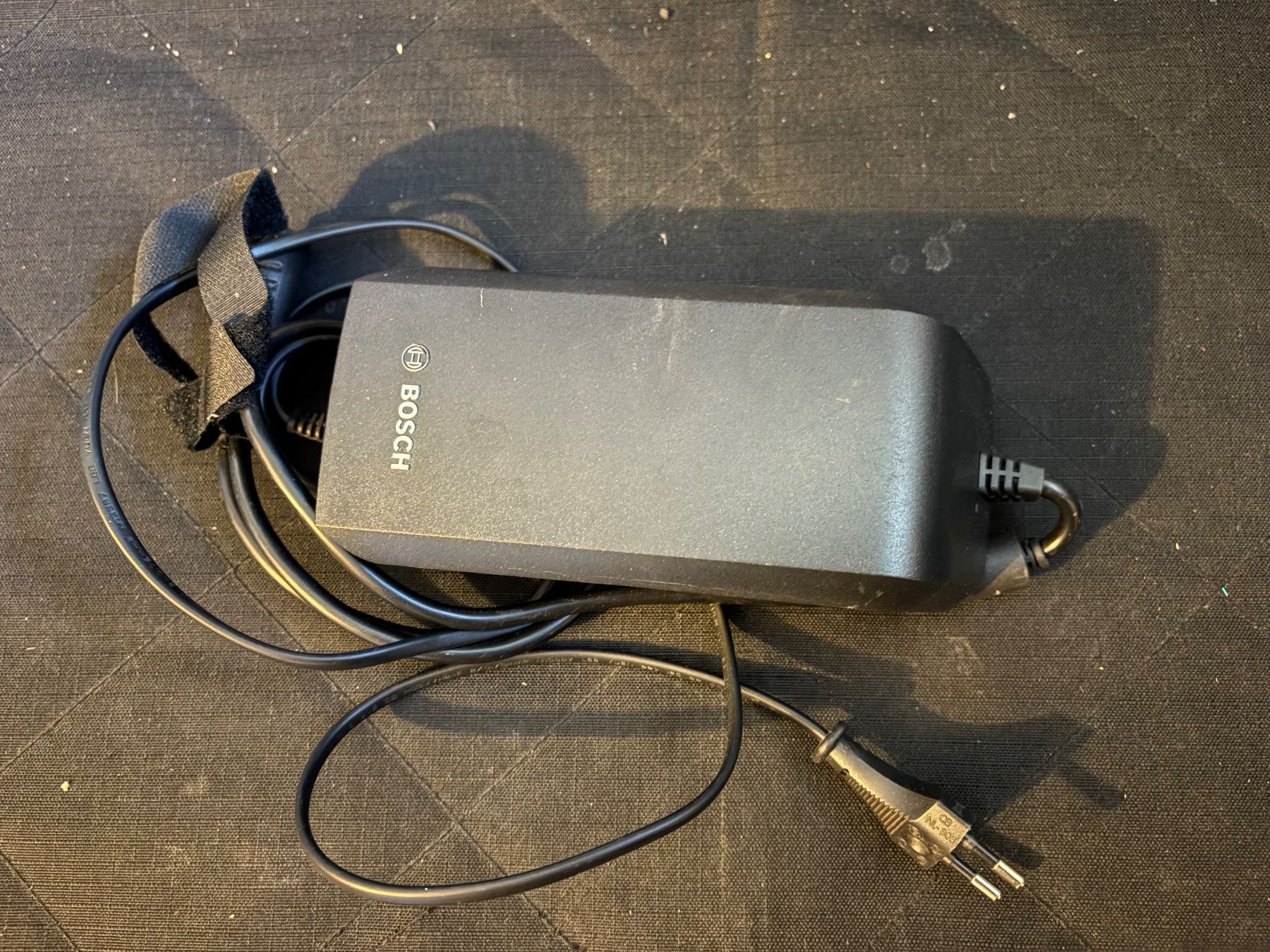 Bosch Caricabatterie: Bosch ebike Ladegerät  36 - 4 /  230V – Usato da Lausen venduto da sen_jm7c