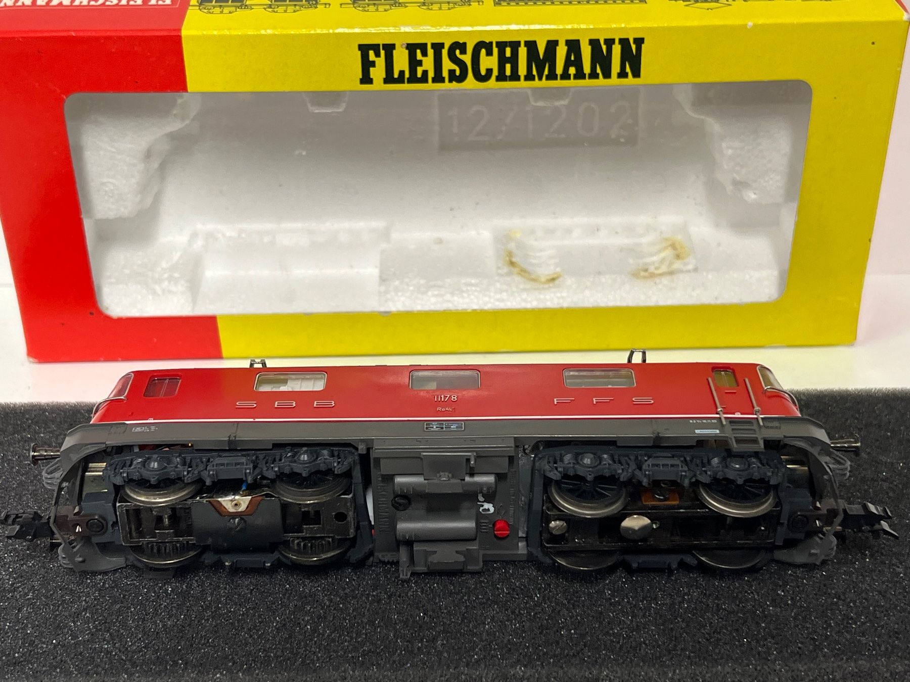 Fleischmann Modellini di ferrovie: Fleischmann SBB 4342 Re 4/4 ll Lok 11178 H0 DC – Usato da Neuenhof venduto da ludovicco 5