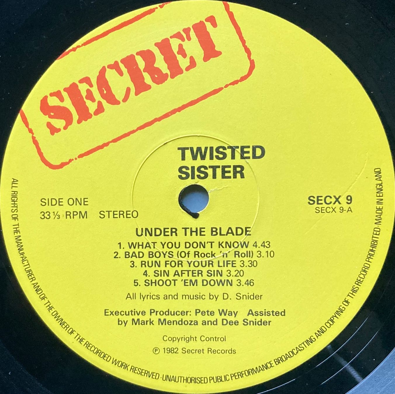 Vinyles: TWISTED SISTER - UNDER THE BLADE – D'occasion à Poliez-Pittet par Newtown-Records 2