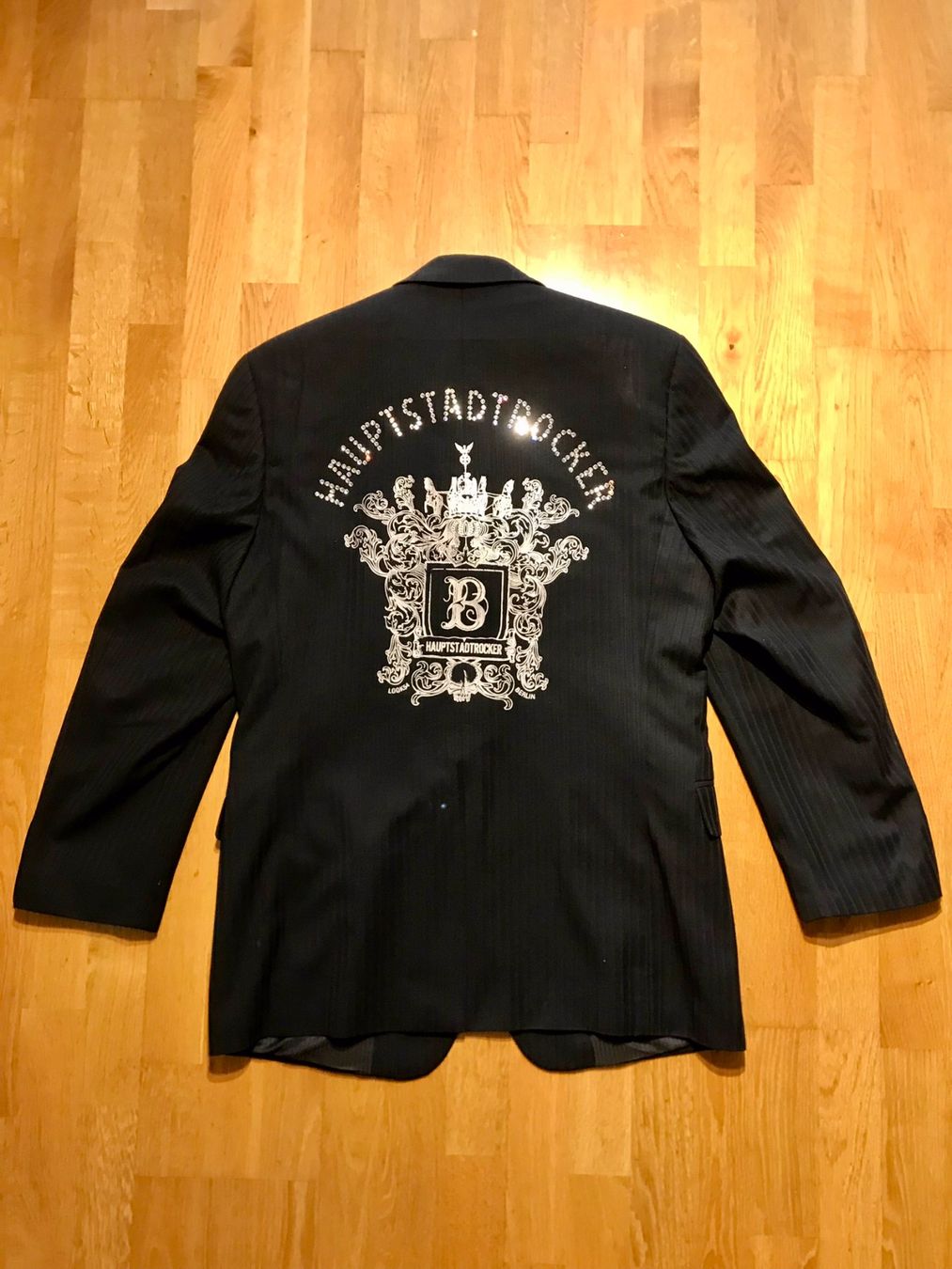 Jacken: Veste de soirée Look 54 Berlin – Gebraucht aus Lupfig von GuillaumeReipold