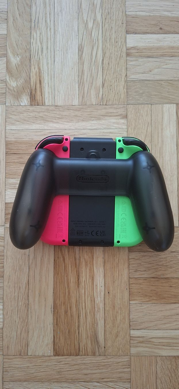 Nintendo Konsolen: 2 neuwertige Joy-Cons mit Aufladehalterung – Neu (gemäss Beschreibung) aus St. Gallen von samfuel 1