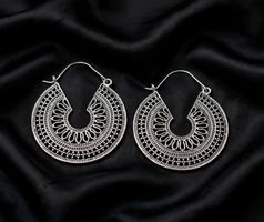Orecchini a cerchio design etnico colore argento nuovo
