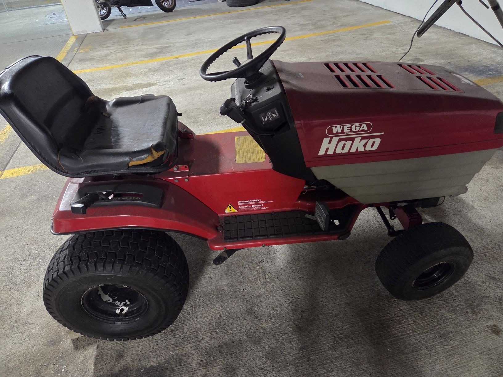 Tagliaerba: Traktor Rasenmäher – Usato da Uster venduto da Bucher20 2
