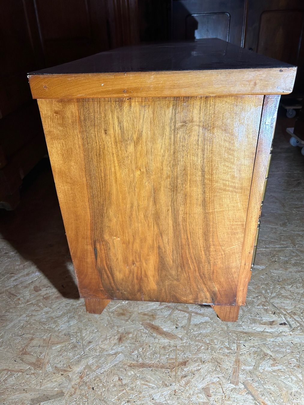 Cassettiere: Antikes Nussholz Sideboard Kommode Anrichte Vintage – Usato da Koblenz venduto da Rbaldinger54 5