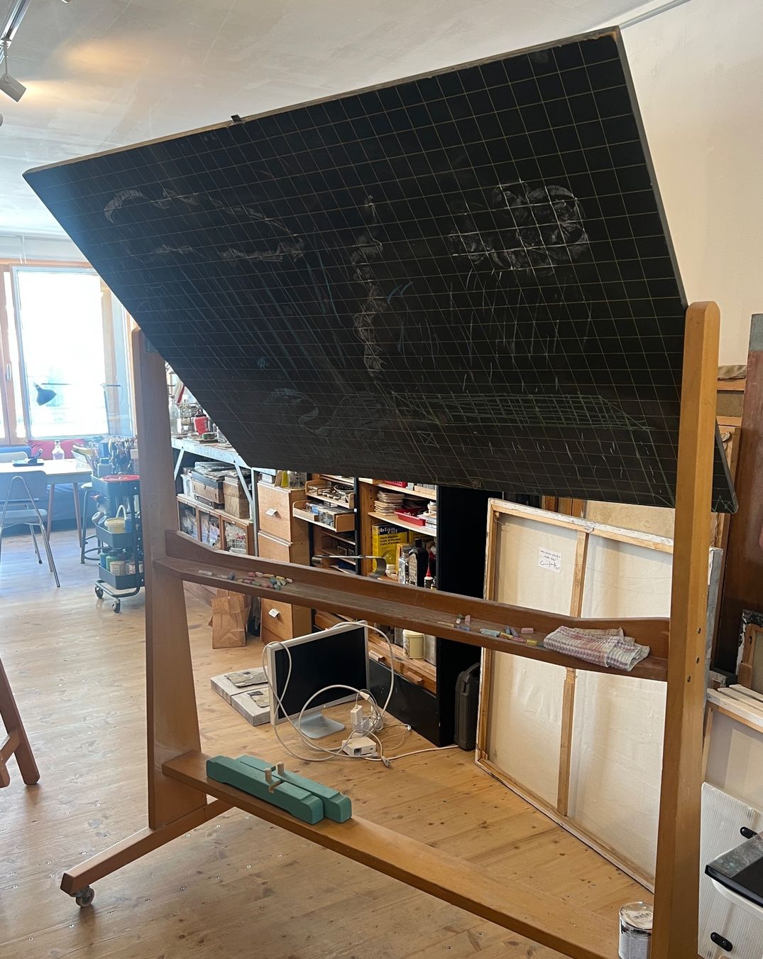 Lavagne: Schulwandtafel alt auf Räder – Usato da Zürich venduto da Octopus-275 1