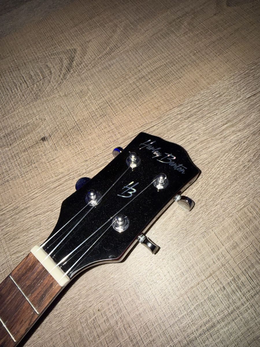 Harley Benton Strumenti musicali: Elektrische Harley Belton Ukulele + Stimmgerät – Nuovo (secondo la descrizione) da Rorschach venduto da man_kk2w 4