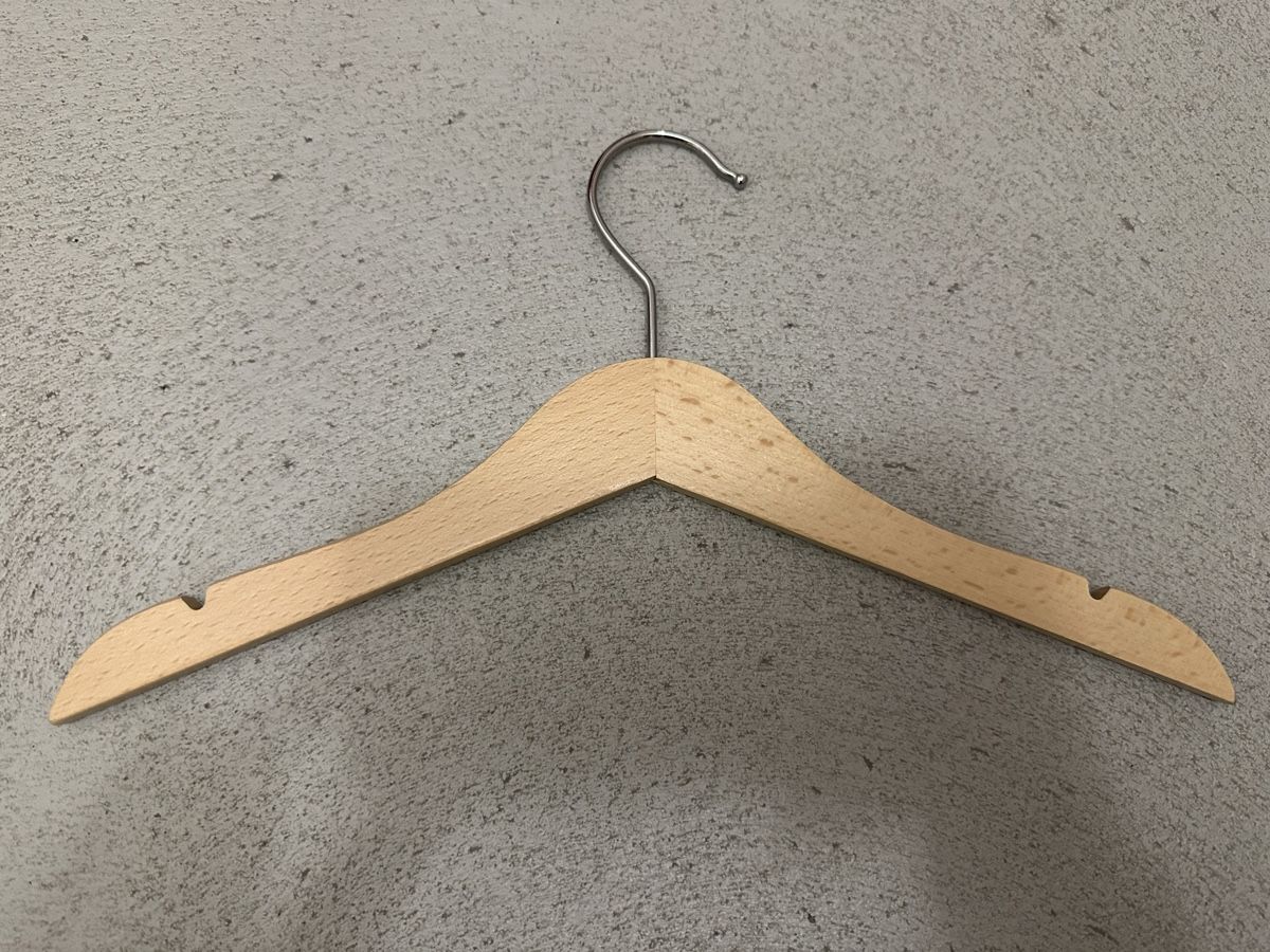 Appendiabiti: Kinder Kleiderbügel  – Usato da Dübendorf venduto da Zuerimuusli 1