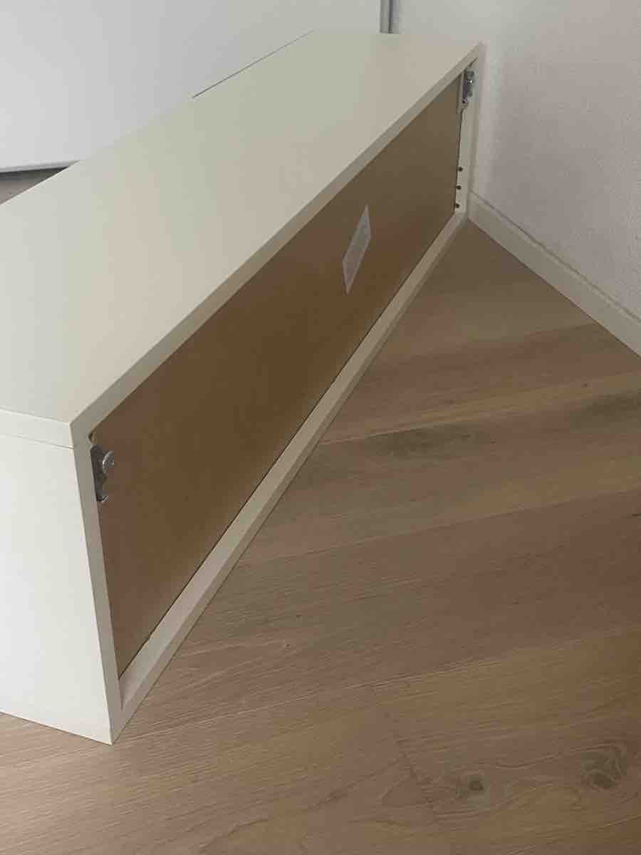 Cassettiere: Schubiger Hängeschrank mit Schiebetüren – Usato da Dietikon venduto da Nieselchen 4